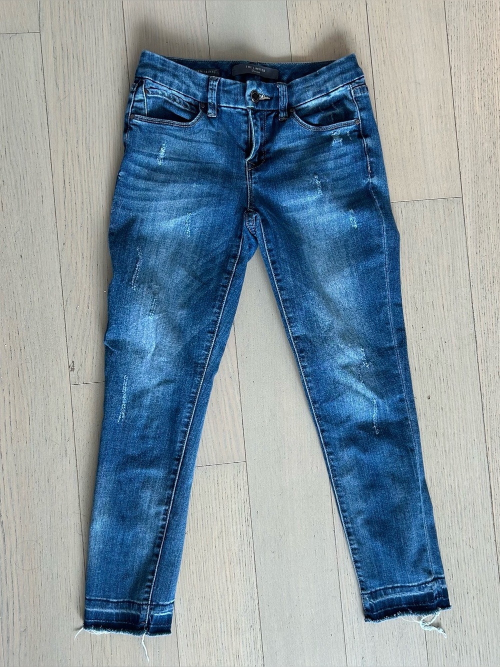 cute skinny jeans
brand the limited
style ankle skinny
size 2R
good condition